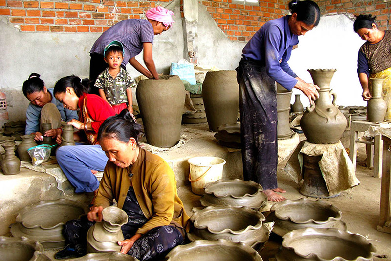 pottery making of Cham people