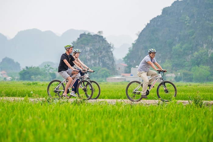 Cycling in the Tam Coc countryside