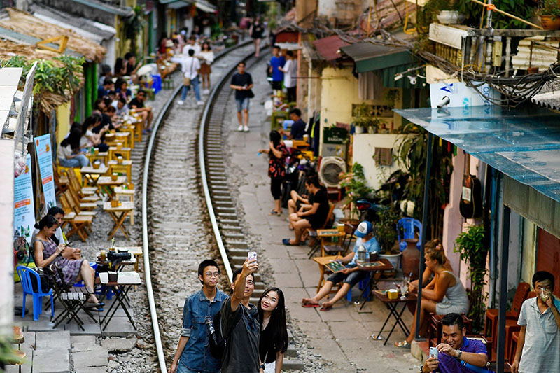  Hanoi Train street