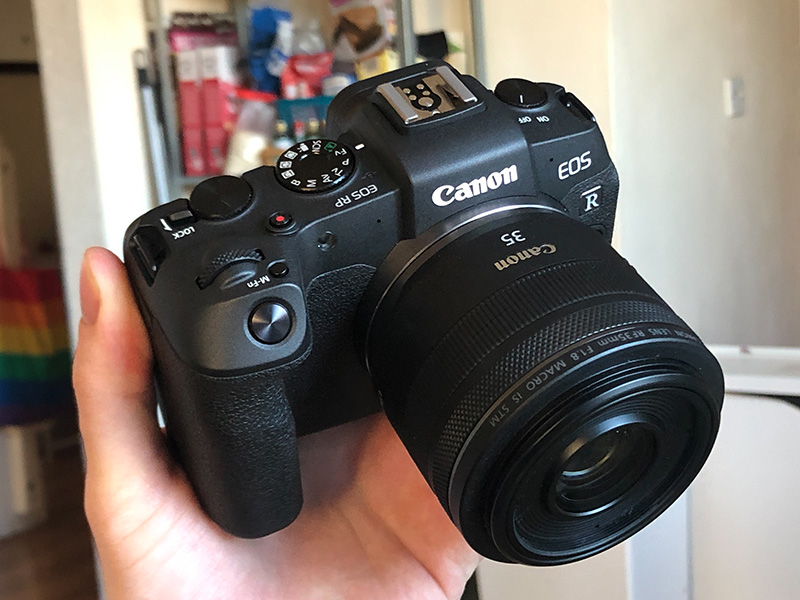 Canon EOS RP là chiếc máy ảnh Mirrorless Fullframe thế hệ thứ 2 rất ấn tượng với thân hình nhỏ gọn