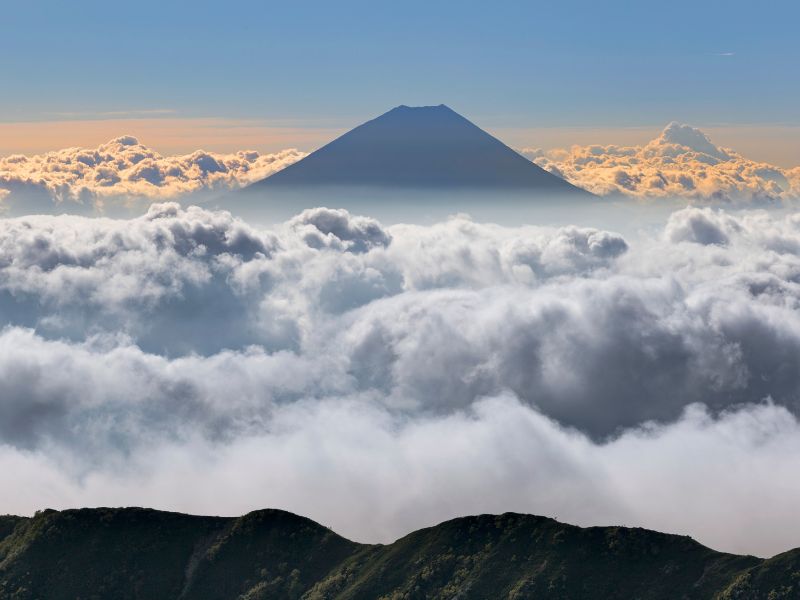 Thường nhô lên trên những đám mây, đỉnh Fuji là cột mốc hoàn hảo dành cho phi công.