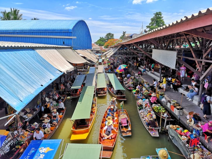 Damnoen Saduak floating market in Bangkok