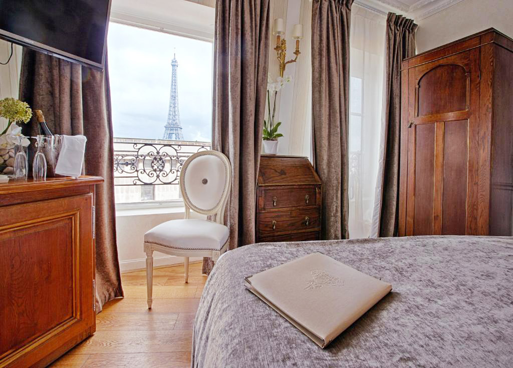 Eiffel Trocadero hotel in paris