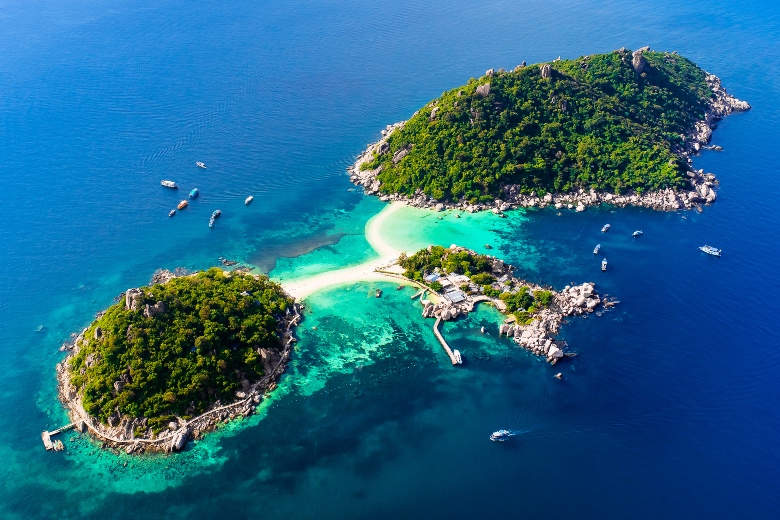 Koh Nang Yuan - a small island on Koh Tao is famous for its diving spots large.