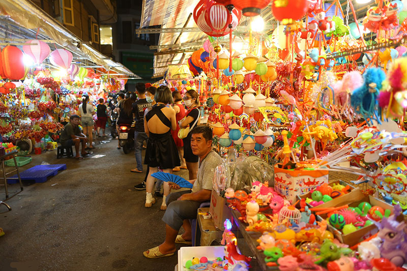 Lantern Street also known as Luong Nhu Hoc Lantern Street, is located in District 5 of Ho Chi Minh City. 