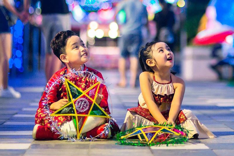 The mid-autumn festival is also a children's festival in Vietnam