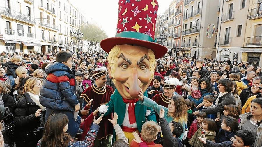 Home dels nassos is a mythological character whose tradition is kept in Catalonia and other regions of Spain.