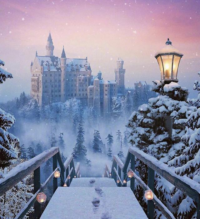 Neuschwanstein is wrapped in silver and blends with the snow-covered mountains in the Alps.