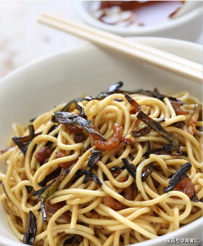 Scallion Oil Noodles as the most traditional Shanghainese snack.